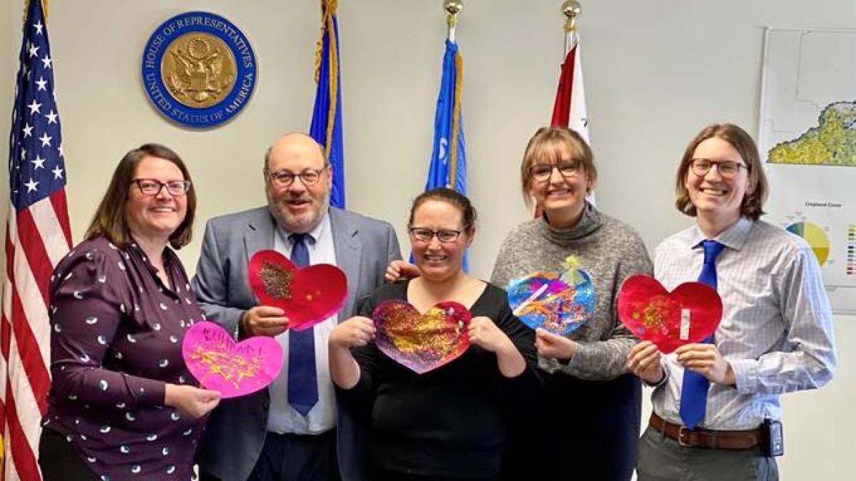 Last year, Rep. Craig’s staff and volunteers made cards at her Burnsville office. 